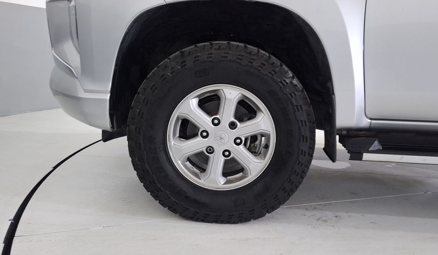 Mitsubishi L200 2.4 GLX DIESEL 4WD Pickup 2021