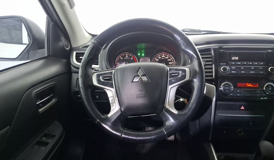 Mitsubishi L200 2.4 GLX DIESEL 4WD Pickup 2021