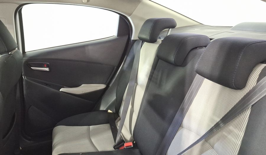 Toyota Yaris 1.5 R MID MT Sedan 2016