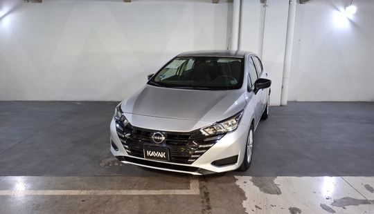Nissan • Versa