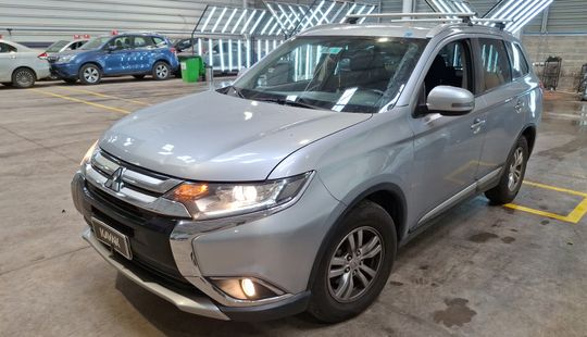Mitsubishi • Outlander