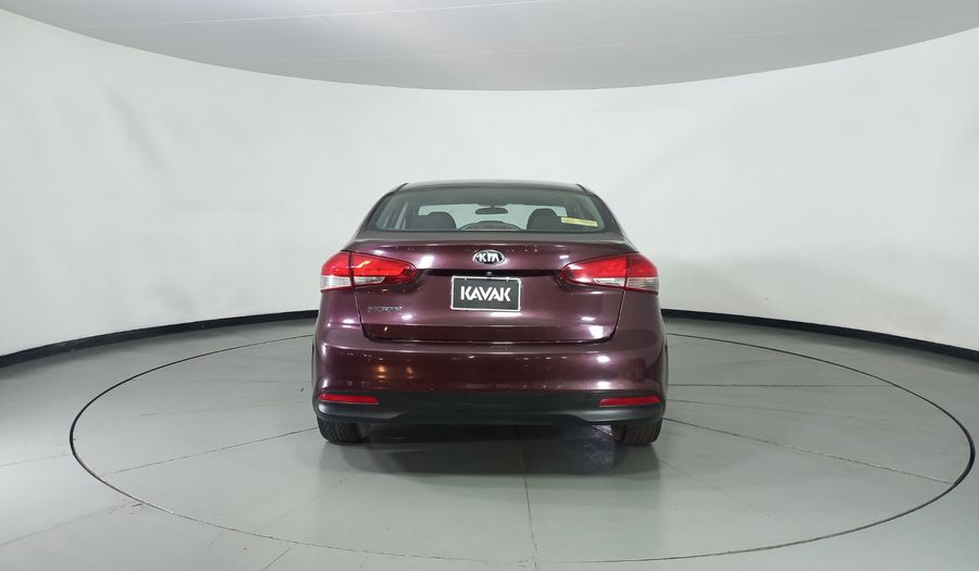 Kia Forte 2.0 L MT Sedan 2017