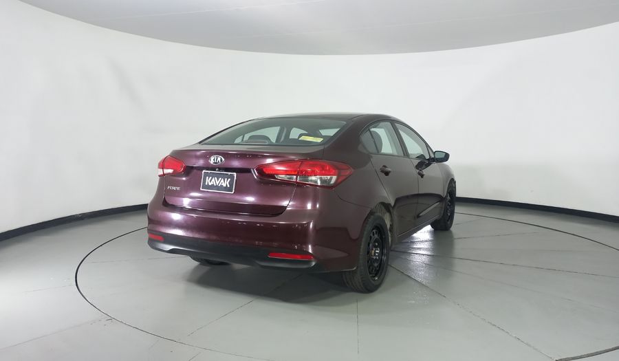 Kia Forte 2.0 L MT Sedan 2017