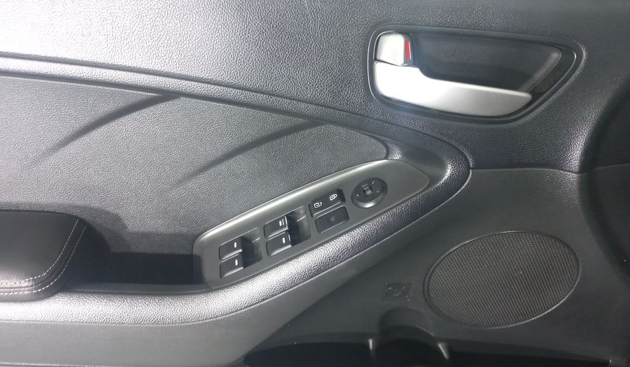Kia Forte 2.0 L MT Sedan 2017