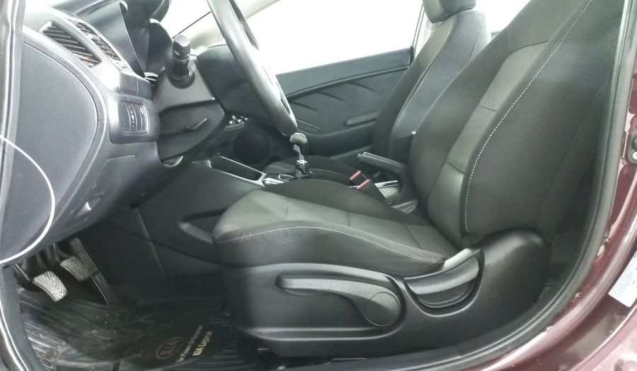 Kia Forte 2.0 L MT Sedan 2017
