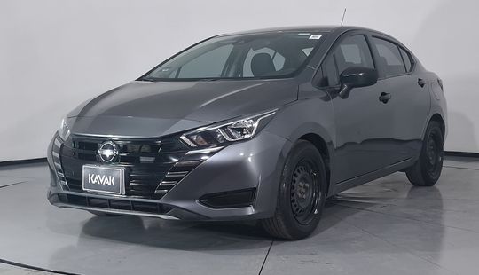 Nissan • Versa