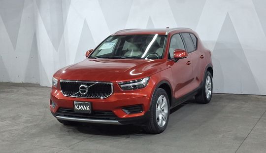 Volvo • XC40