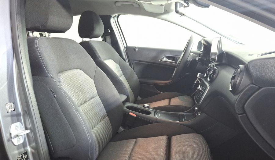 Mercedes Benz Clase A 1.6 200 Hatchback 2017