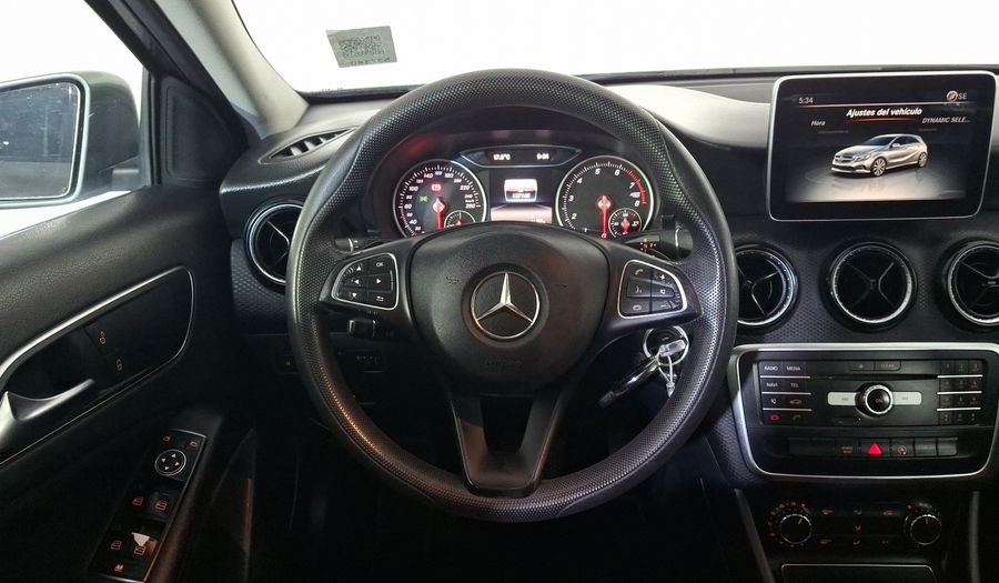 Mercedes Benz Clase A 1.6 200 Hatchback 2017