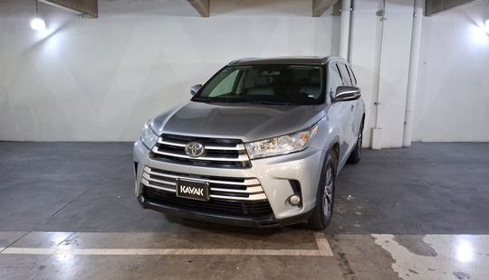 Toyota • Highlander