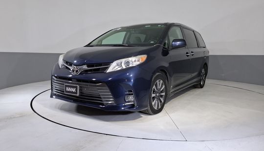 Toyota • Sienna