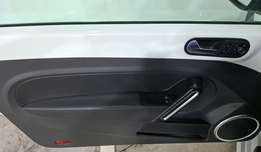 Volkswagen Beetle 2.5 SPORT PAQUETE BASICO TIPTRONIC Hatchback 2015