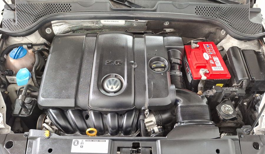 Volkswagen Beetle 2.5 SPORT PAQUETE BASICO TIPTRONIC Hatchback 2015