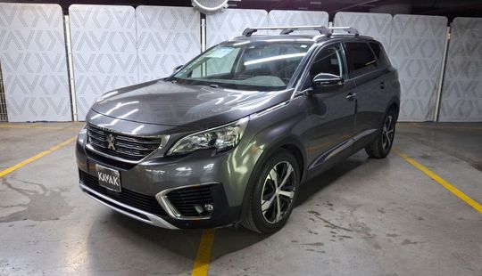 Peugeot • 5008