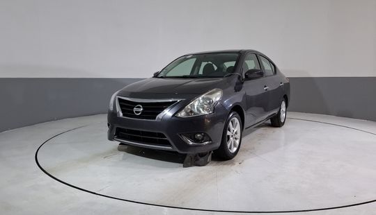 Nissan • Versa