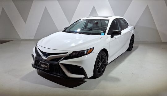 Toyota • Camry