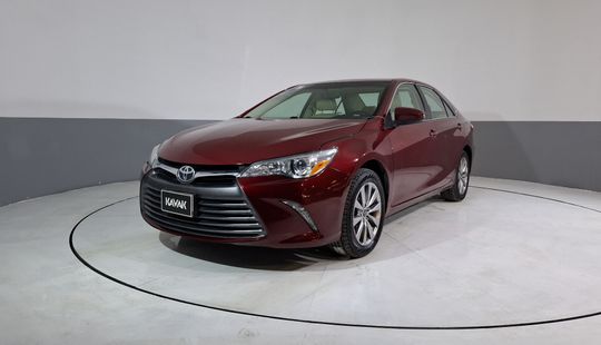Toyota • Camry