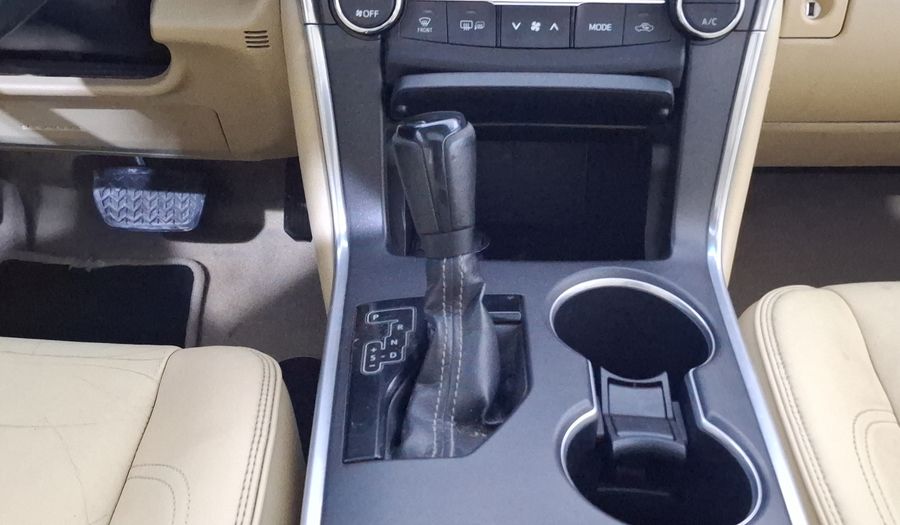 Toyota Camry 2.5 XLE NAVI L4 6AT Sedan 2015