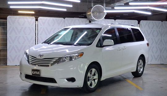 Toyota • Sienna