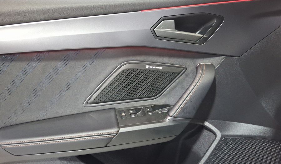 Cupra Leon 2.0 VZ ESSENTIAL DCT Hatchback 2025