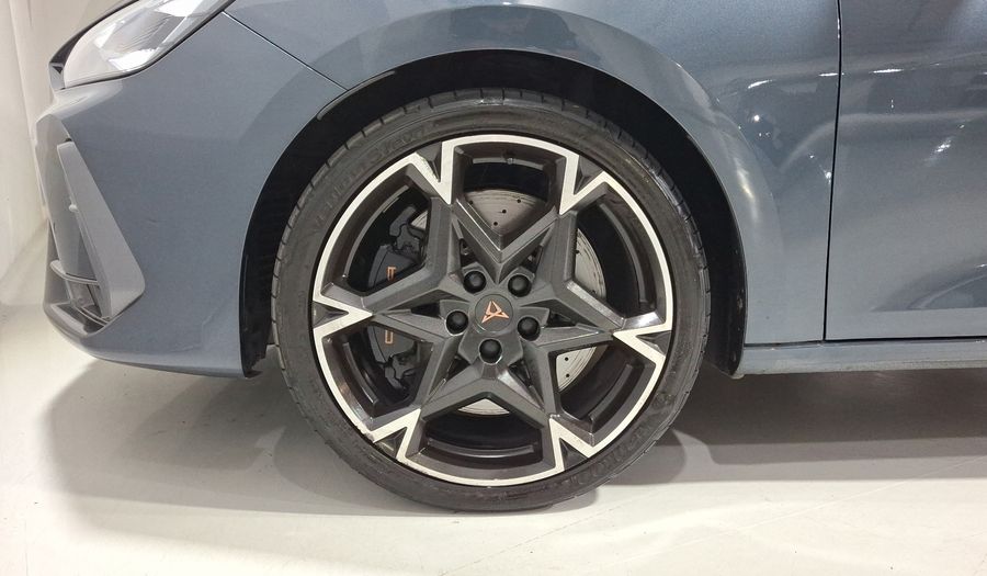 Cupra Leon 2.0 VZ ESSENTIAL DCT Hatchback 2025