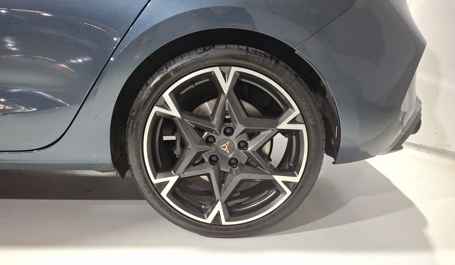 Cupra Leon 2.0 VZ ESSENTIAL DCT Hatchback 2025