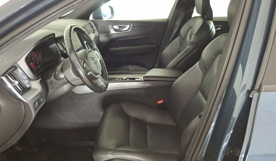 Volvo Xc60 2.0 T5 MOMENTUM AUTO 4WD Suv 2019