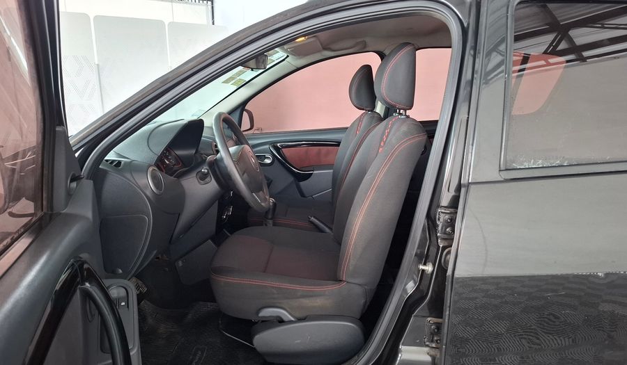 Renault Sandero Stepway 1.6 STEPWAY EXPRESSION Hatchback 2013