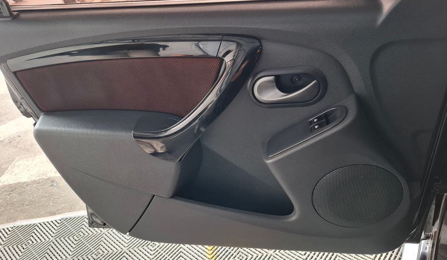 Renault Sandero Stepway 1.6 STEPWAY EXPRESSION Hatchback 2013
