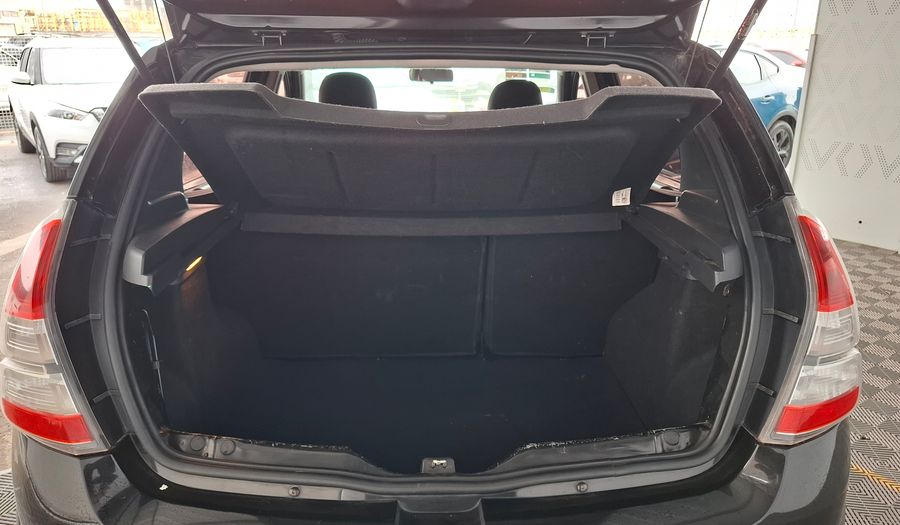 Renault Sandero Stepway 1.6 STEPWAY EXPRESSION Hatchback 2013