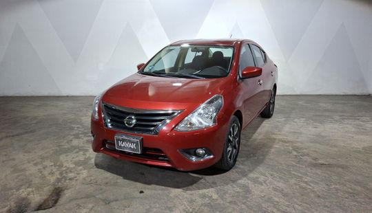 Nissan • Versa