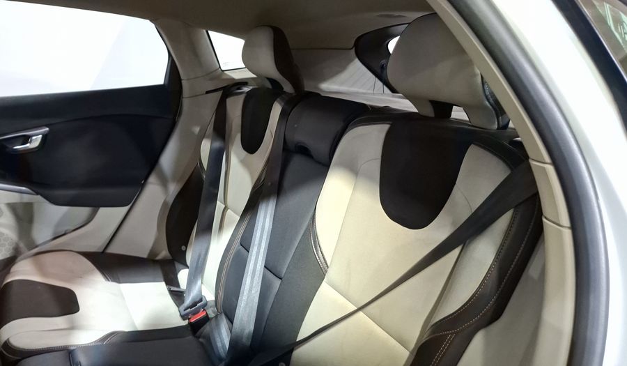 Volvo V40 2.5 T5 FWD KINETIC TA Hatchback 2014