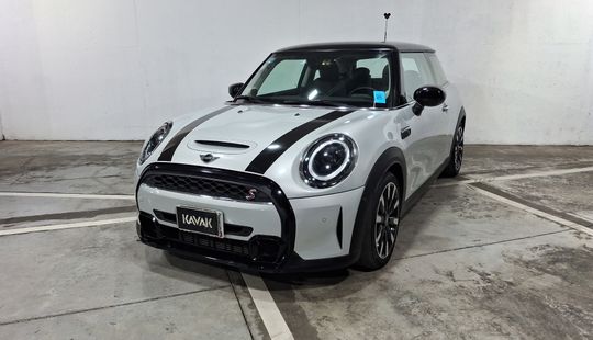 2022 • 31,489 km • Automático