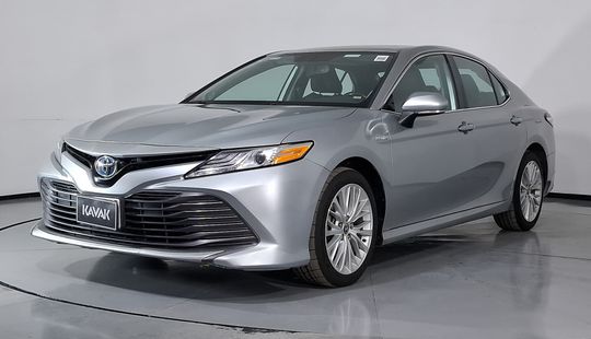 Toyota • Camry
