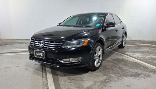 Volkswagen • Passat