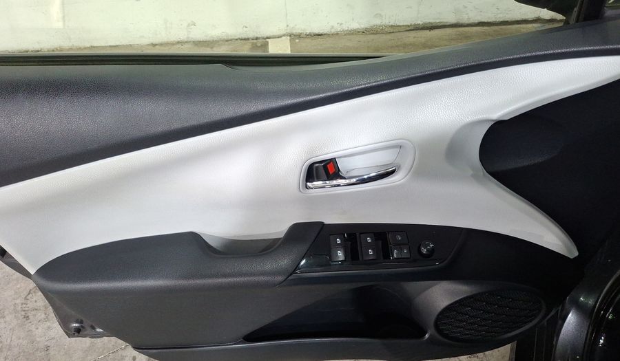 Toyota Prius 1.8 HYBRID BASE Hatchback 2017