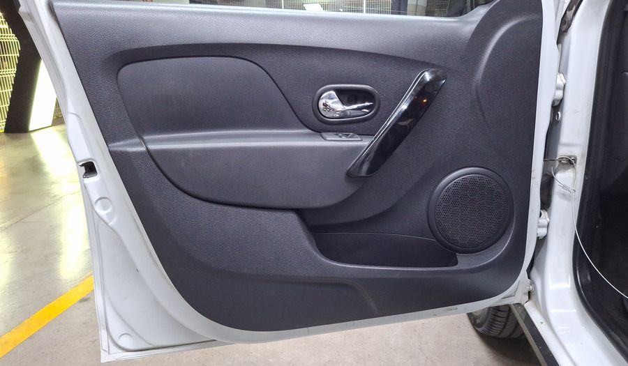 Renault Stepway 1.6 TREK Hatchback 2018