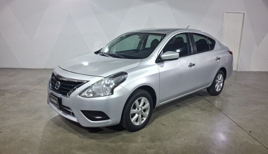 Nissan • Versa