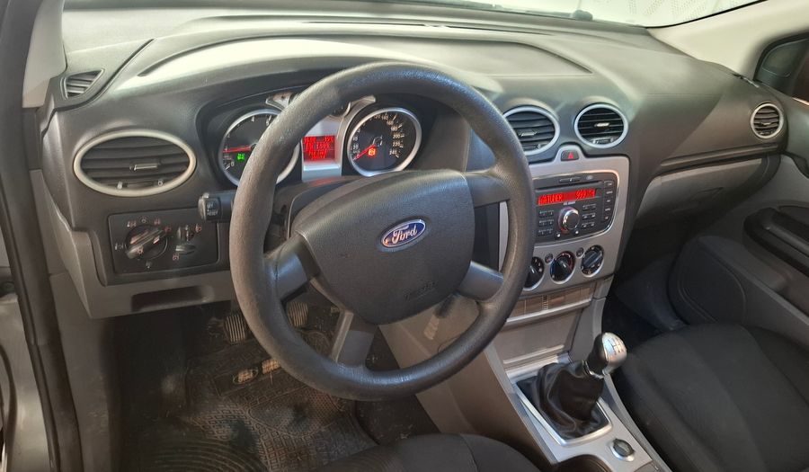 Ford Focus Ii 1.6 TREND Hatchback 2013