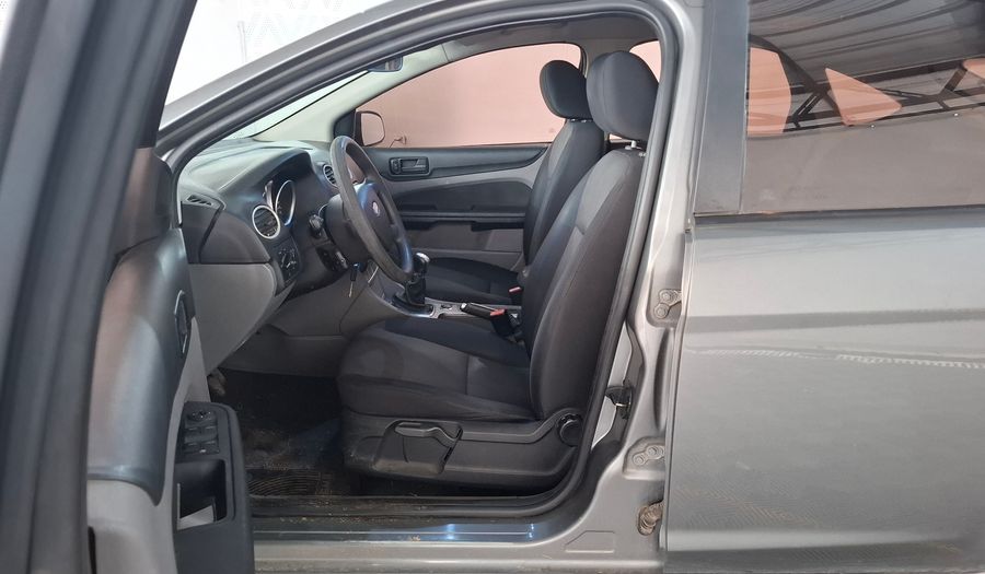 Ford Focus Ii 1.6 TREND Hatchback 2013