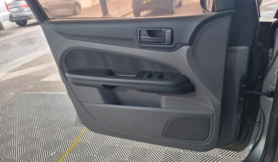 Ford Focus Ii 1.6 TREND Hatchback 2013
