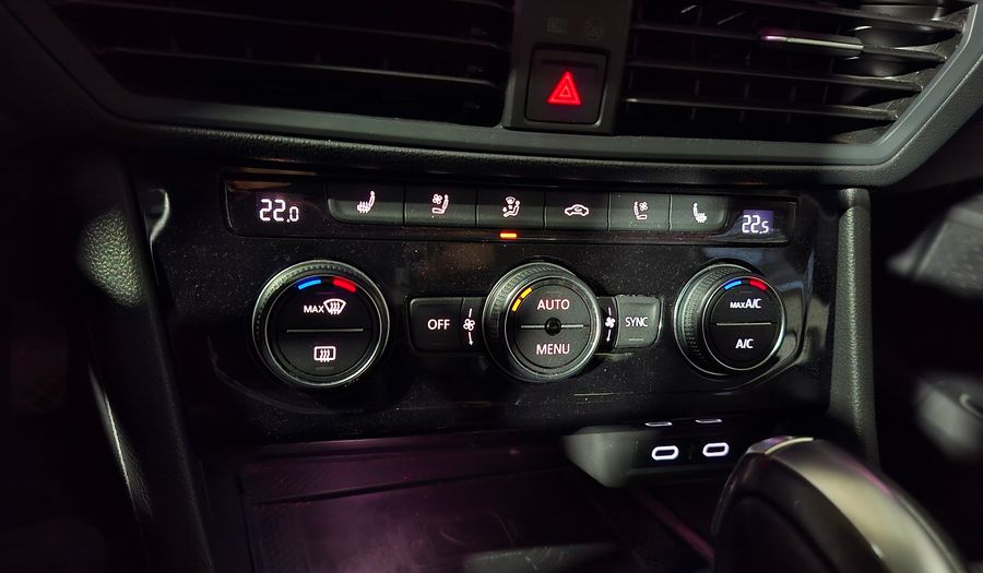 Volkswagen Vento 1.4 TSI HIGHLINE 250 AUTO Sedan 2021