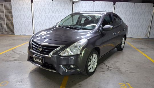 Nissan • Versa