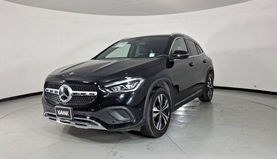Mercedes Benz • Clase GLA