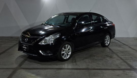 Nissan • Versa