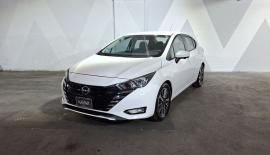 Nissan • Versa
