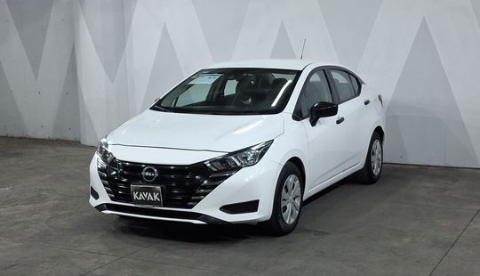 Nissan • Versa