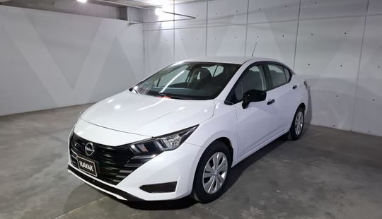 Nissan • Versa