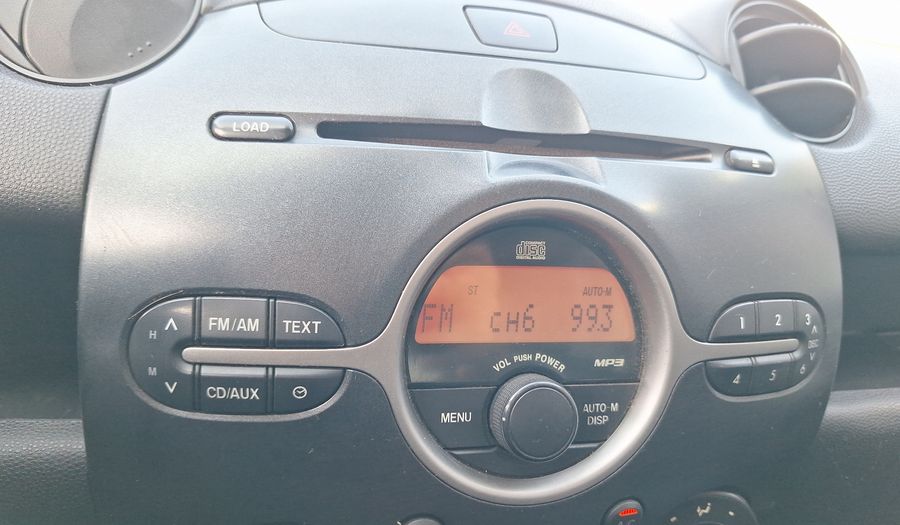 Mazda 2 1.5 V Sedan 2011