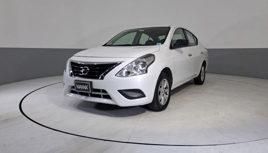 Nissan • Versa
